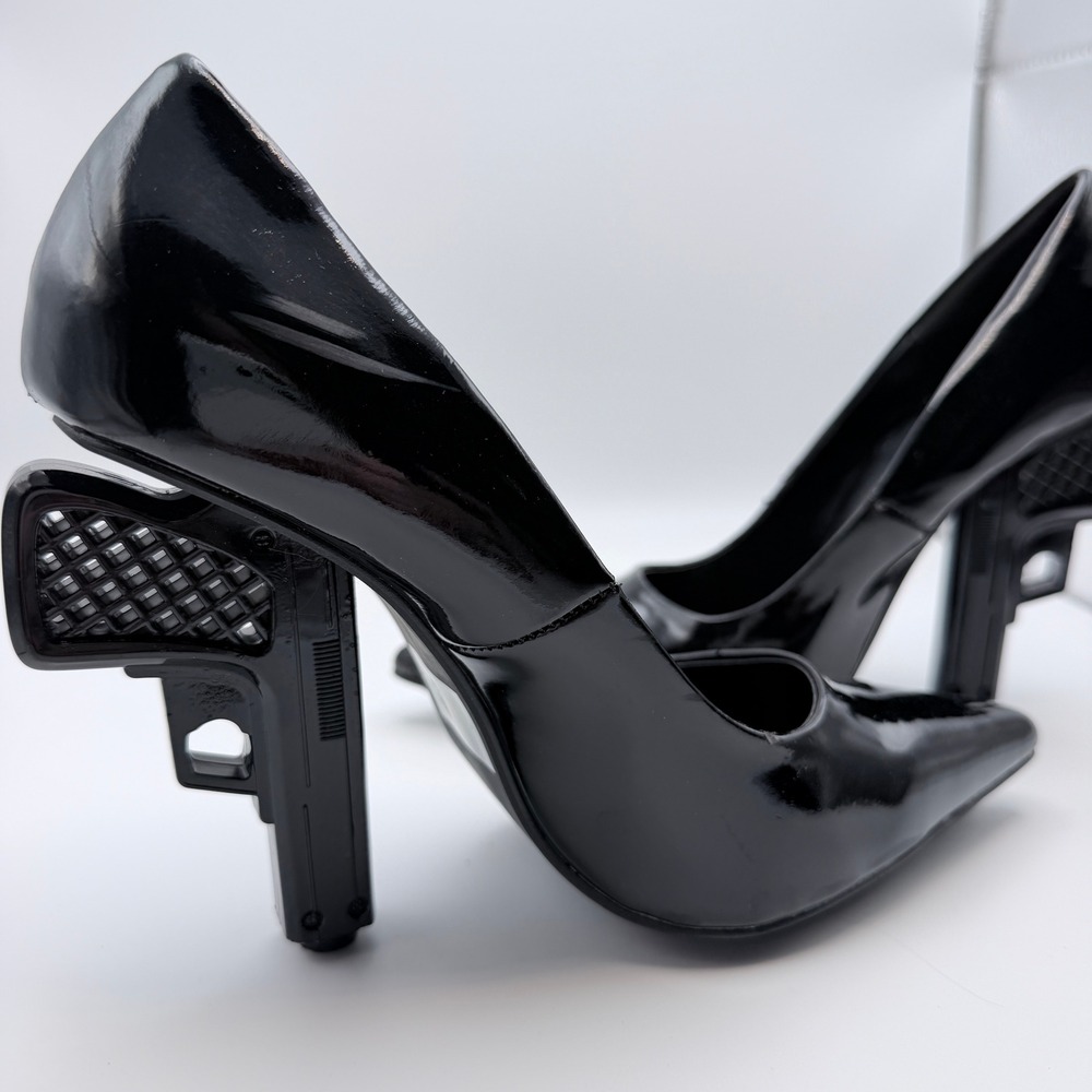 Shiekh Mellina-17G Gun Heel Pumps Sz 7 Black Patent Pointed Toe Novelty 2010